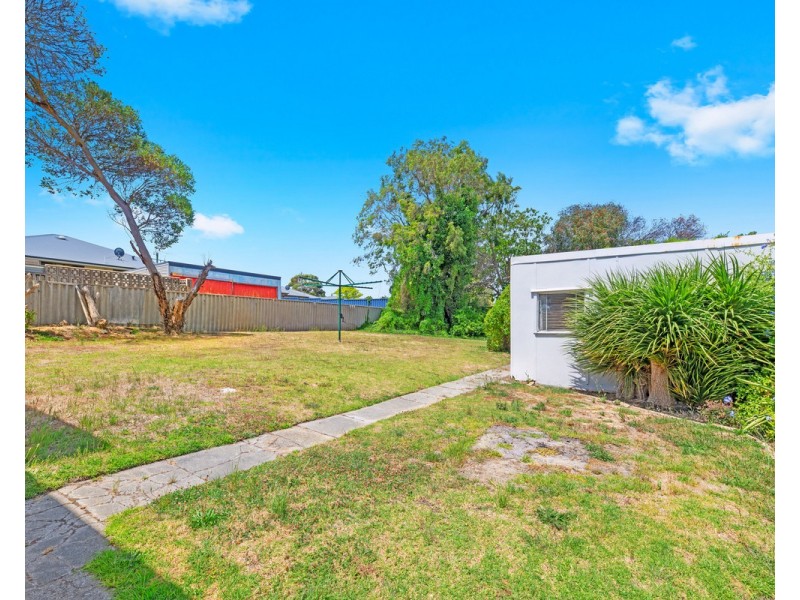 38 Broughton Street, Orana WA 6330
