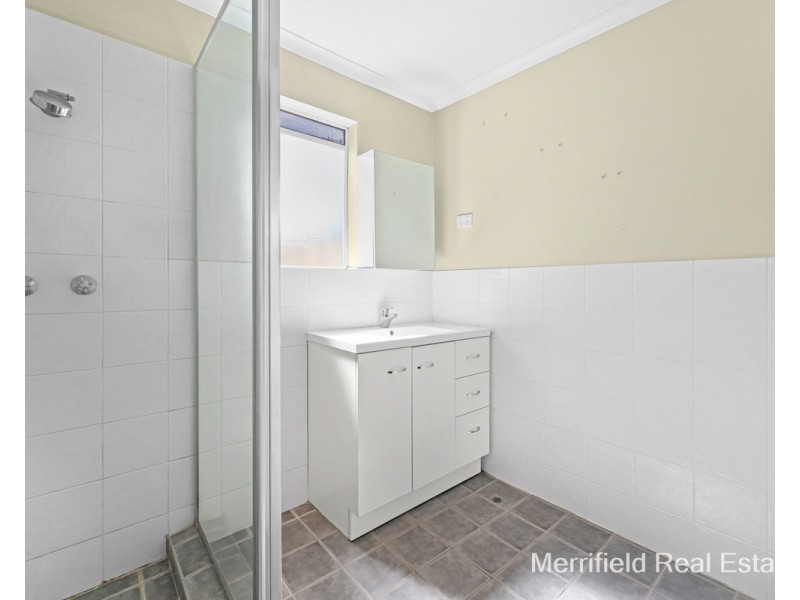 61 Chester Pass Road, Orana WA 6330