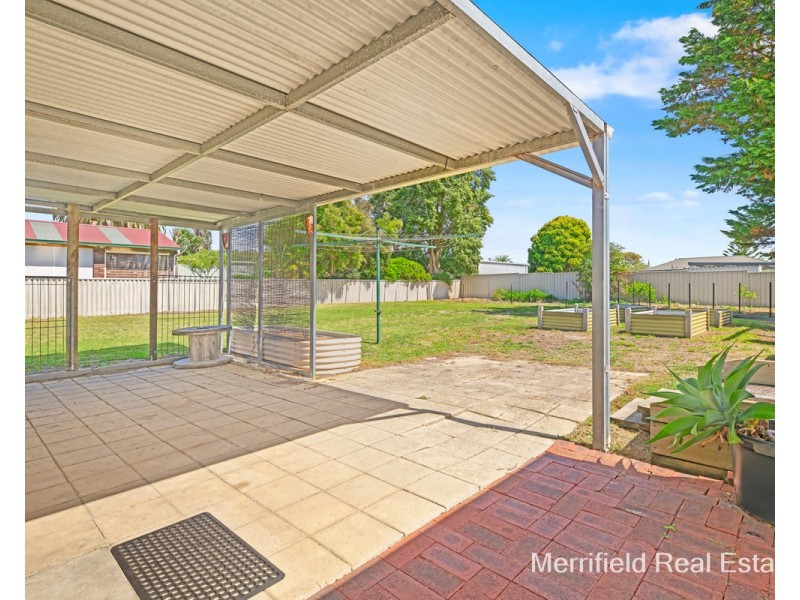 61 Chester Pass Road, Orana WA 6330