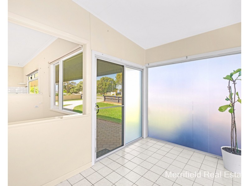 6 Katoomba Street, Orana WA 6330