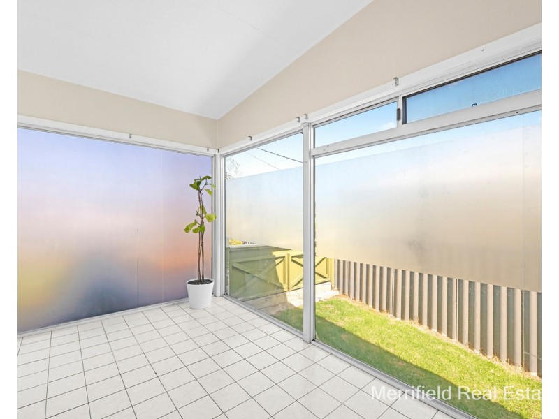 6 Katoomba Street, Orana WA 6330