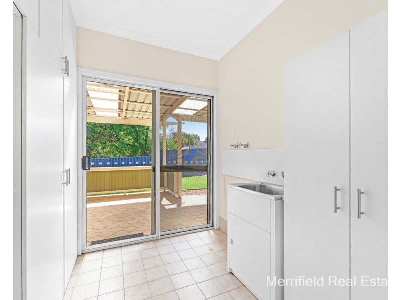 6 Katoomba Street, Orana WA 6330