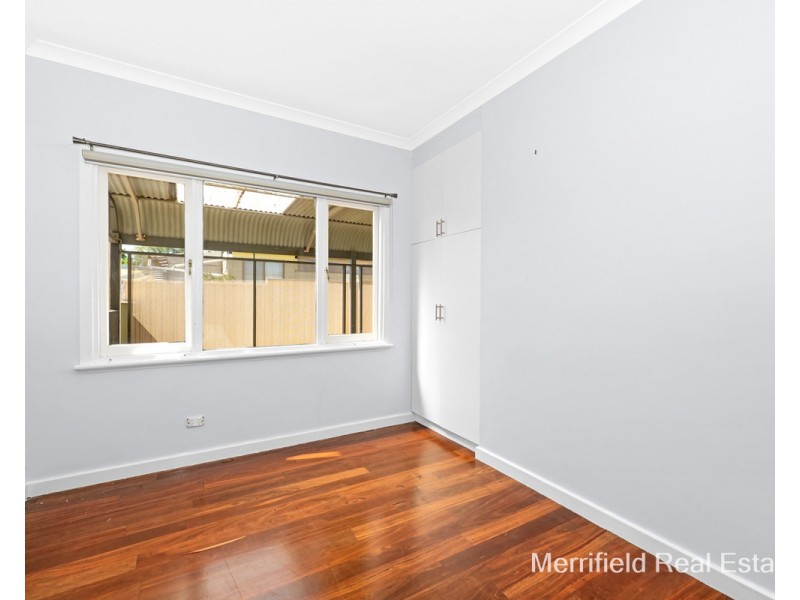 6 Katoomba Street, Orana WA 6330