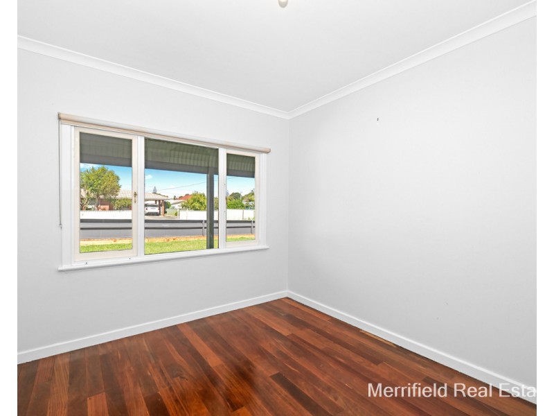 6 Katoomba Street, Orana WA 6330