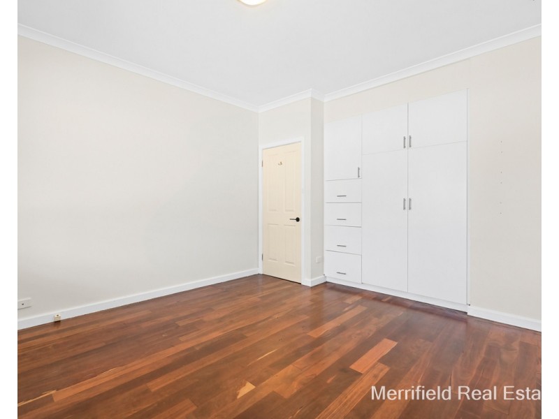 6 Katoomba Street, Orana WA 6330