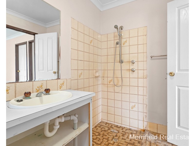 64 Minor Road, Orana WA 6330