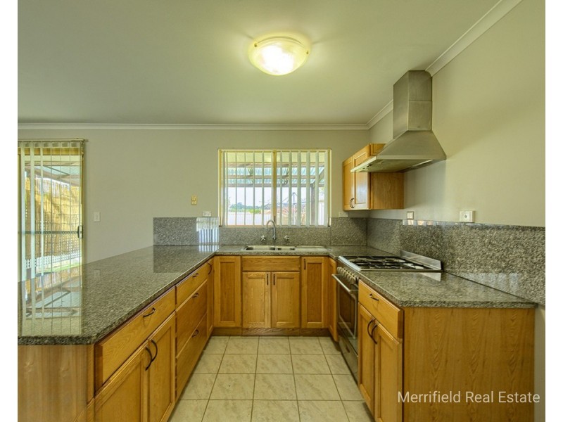 7 Lorenzo Way, Orana WA 6330