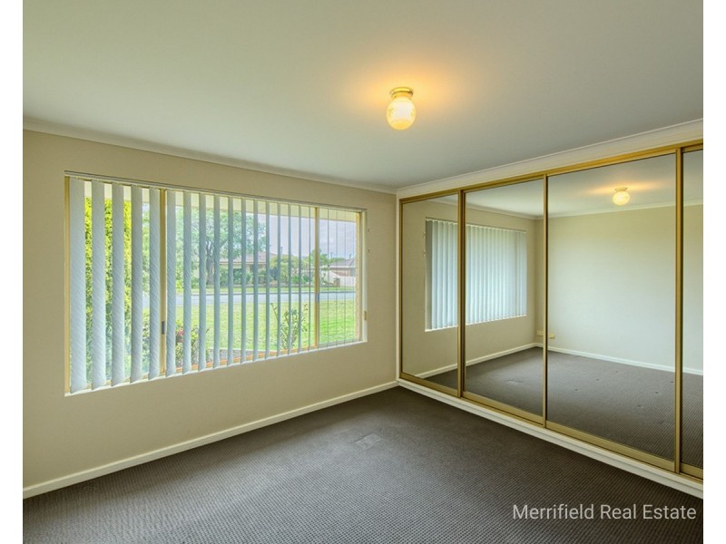 7 Lorenzo Way, Orana WA 6330