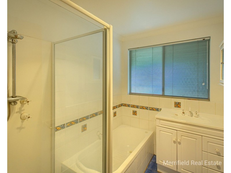7 Lorenzo Way, Orana WA 6330