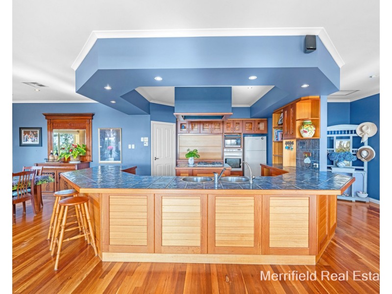 6 Caledonia Crescent, Goode Beach WA 6330