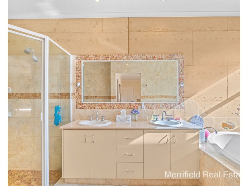 6 Caledonia Crescent, Goode Beach WA 6330