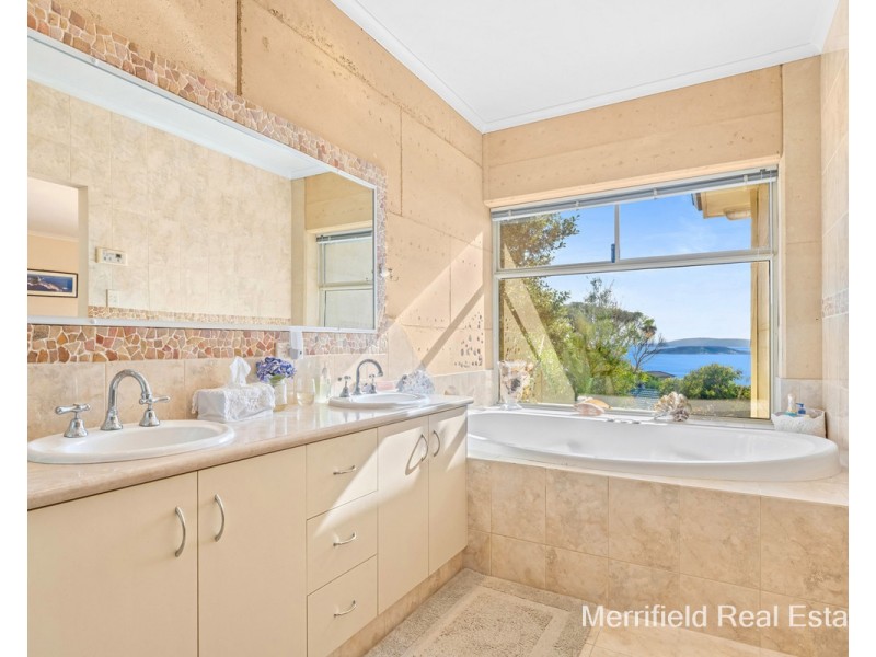 6 Caledonia Crescent, Goode Beach WA 6330