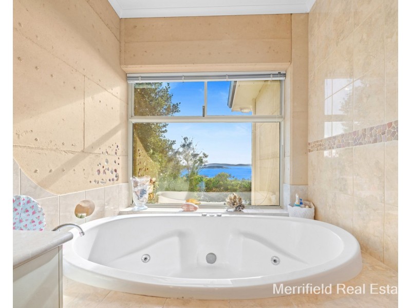 6 Caledonia Crescent, Goode Beach WA 6330