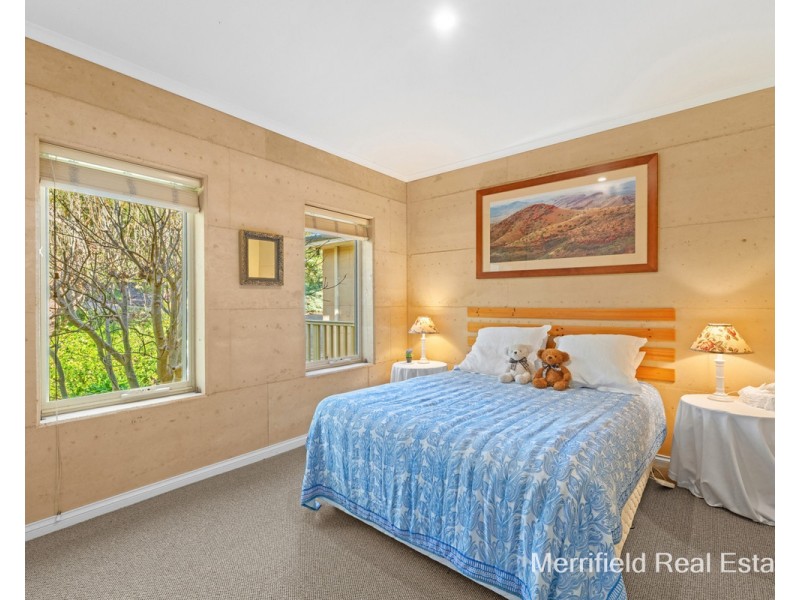 6 Caledonia Crescent, Goode Beach WA 6330