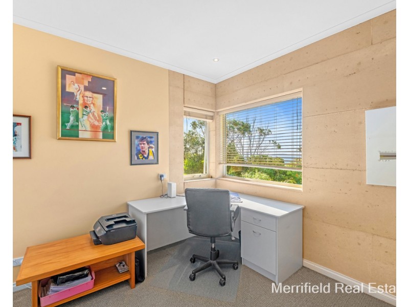 6 Caledonia Crescent, Goode Beach WA 6330