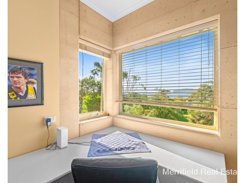 6 Caledonia Crescent, Goode Beach WA 6330