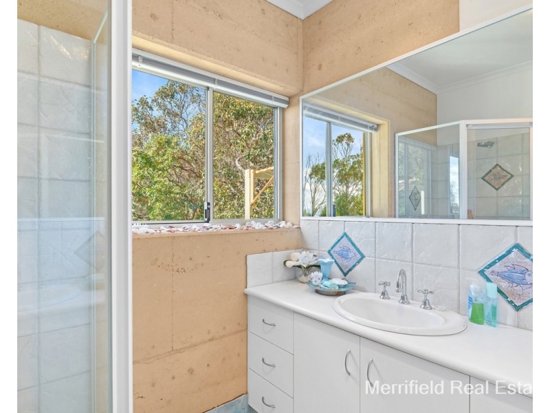 6 Caledonia Crescent, Goode Beach WA 6330