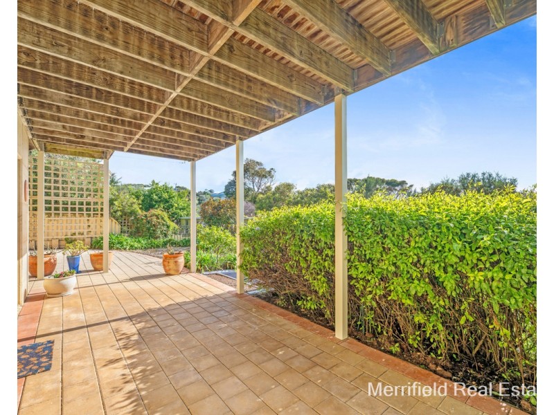 6 Caledonia Crescent, Goode Beach WA 6330