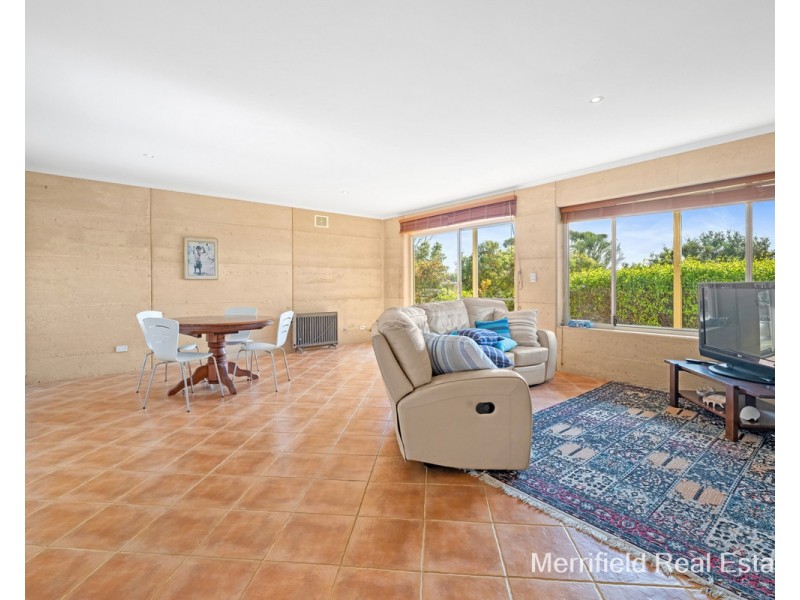 6 Caledonia Crescent, Goode Beach WA 6330