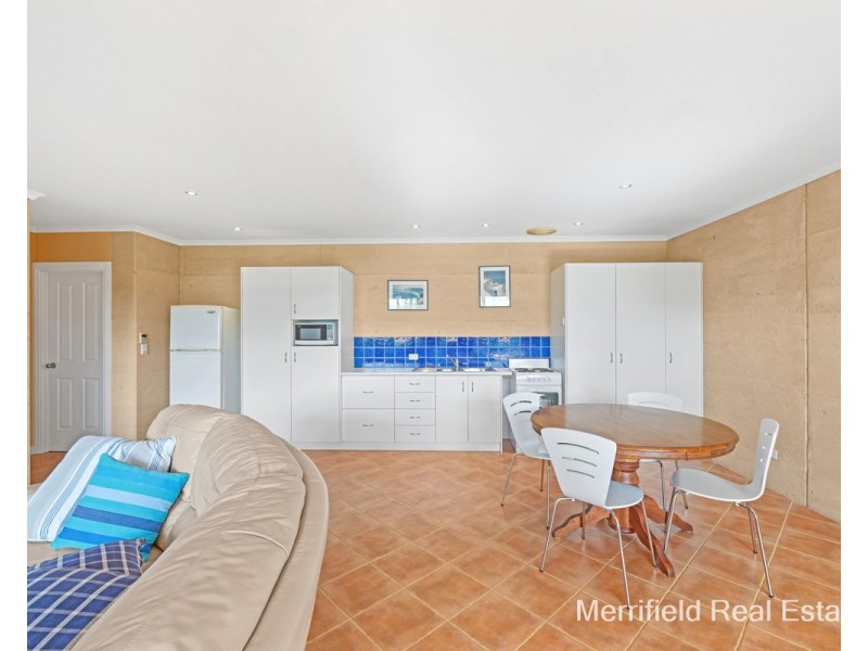 6 Caledonia Crescent, Goode Beach WA 6330