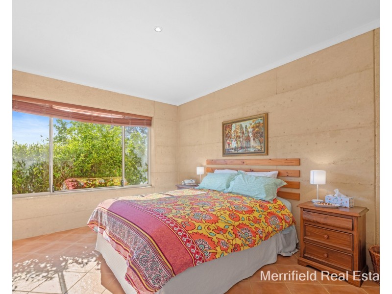 6 Caledonia Crescent, Goode Beach WA 6330