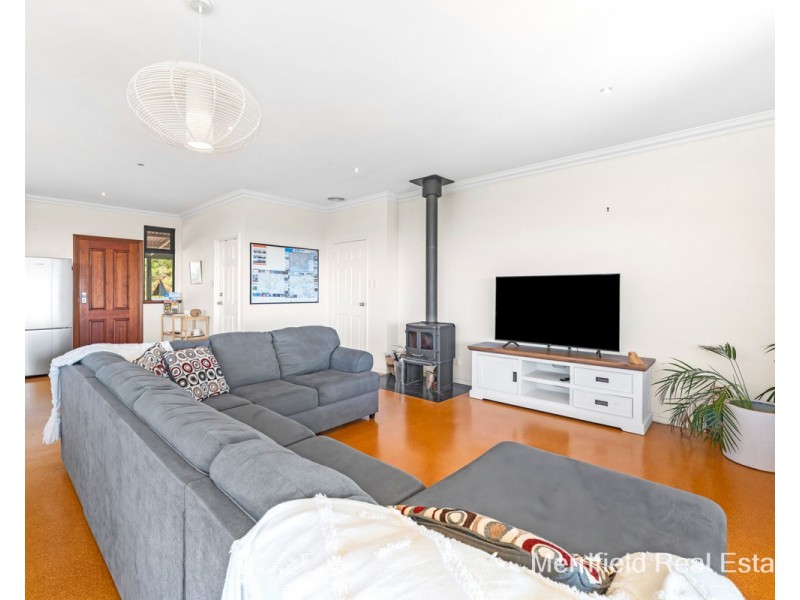 69 Diamond Street, Little Grove WA 6330