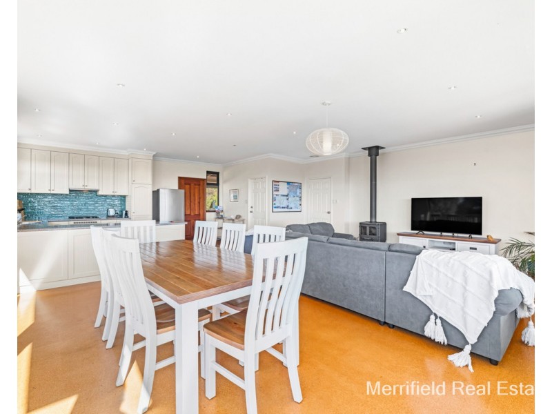 69 Diamond Street, Little Grove WA 6330