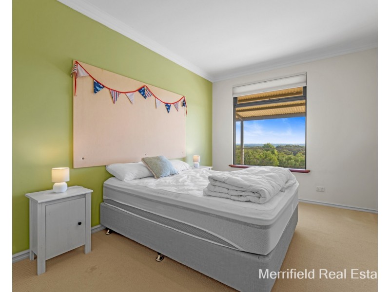 69 Diamond Street, Little Grove WA 6330