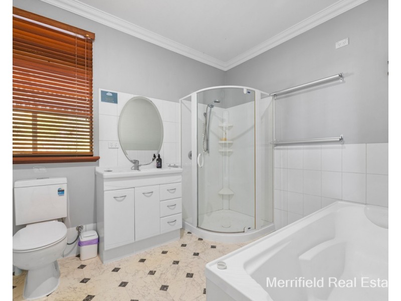 69 Diamond Street, Little Grove WA 6330