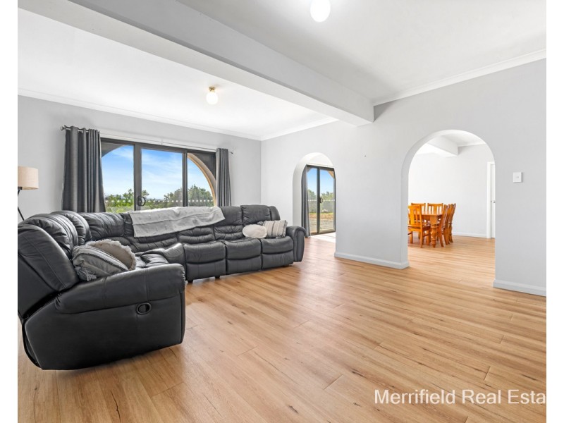 69 Diamond Street, Little Grove WA 6330