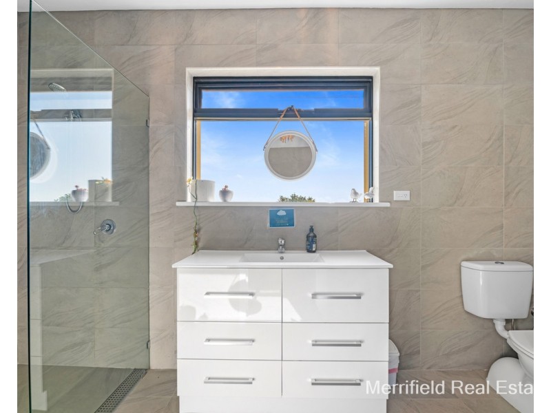 69 Diamond Street, Little Grove WA 6330