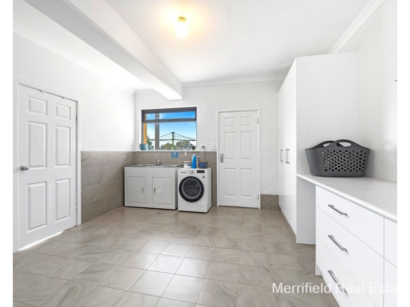 69 Diamond Street, Little Grove WA 6330