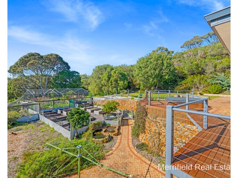 69 Diamond Street, Little Grove WA 6330