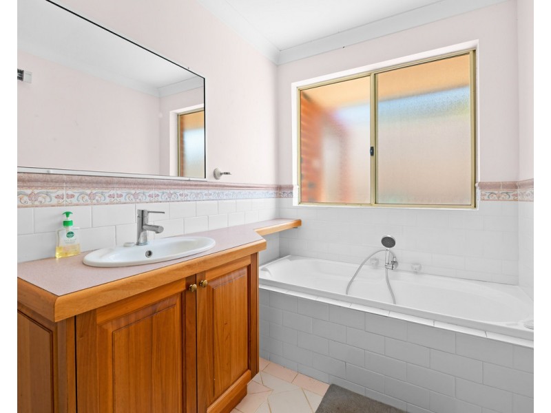 6 Mudge Retreat, Spencer Park WA 6330