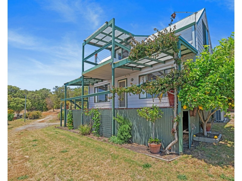 7 Connelly Street, Little Grove WA 6330