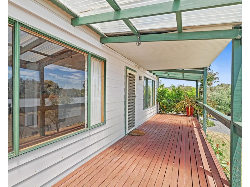 7 Connelly Street, Little Grove WA 6330