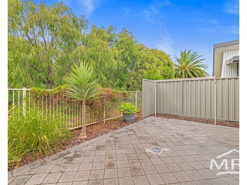 16/20 Grove Street West, Little Grove WA 6330
