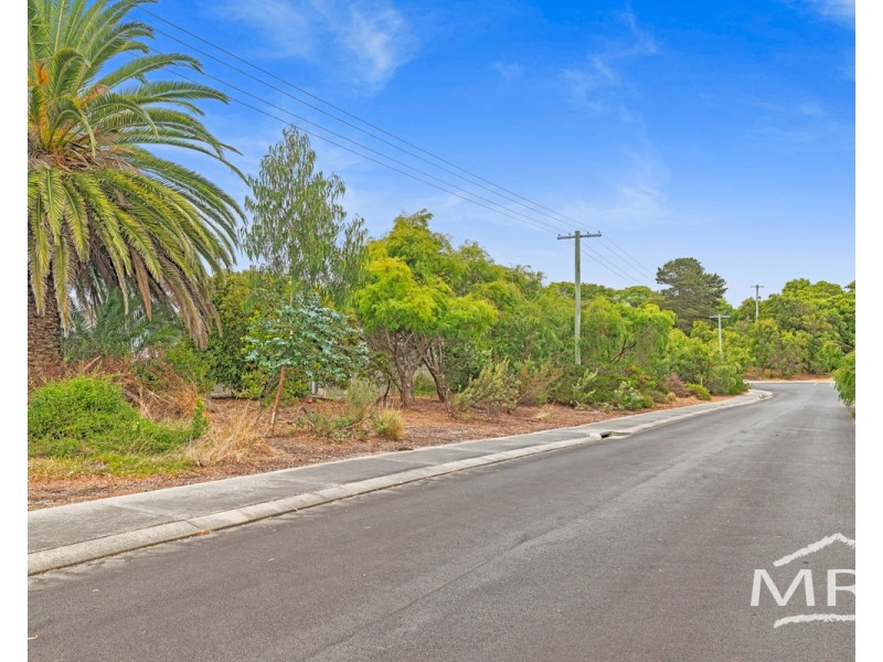 16/20 Grove Street West, Little Grove WA 6330