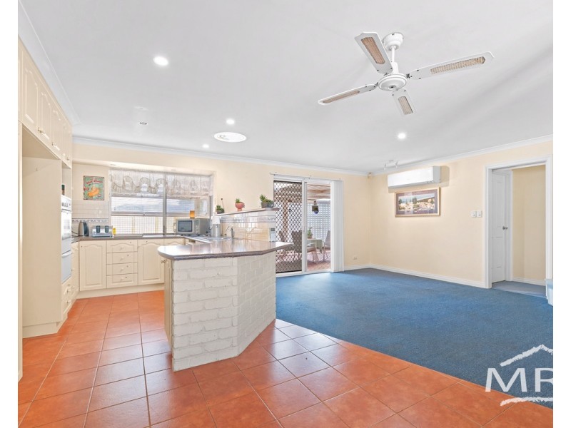 28 Lorenzo Way, Orana WA 6330