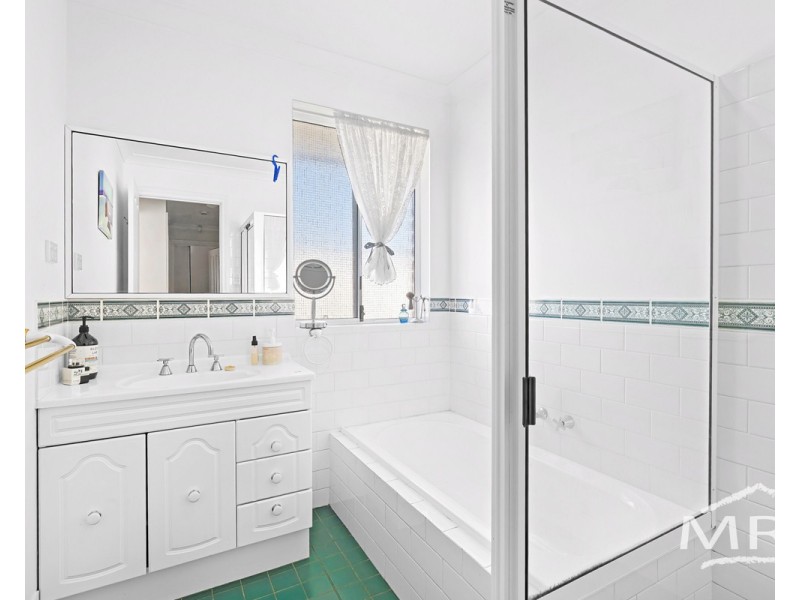 28 Lorenzo Way, Orana WA 6330