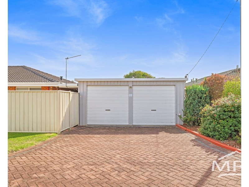 28 Lorenzo Way, Orana WA 6330