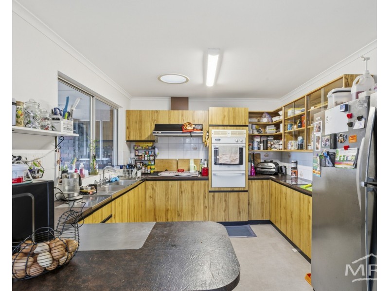 15 Sherwood Drive, Mckail WA 6330