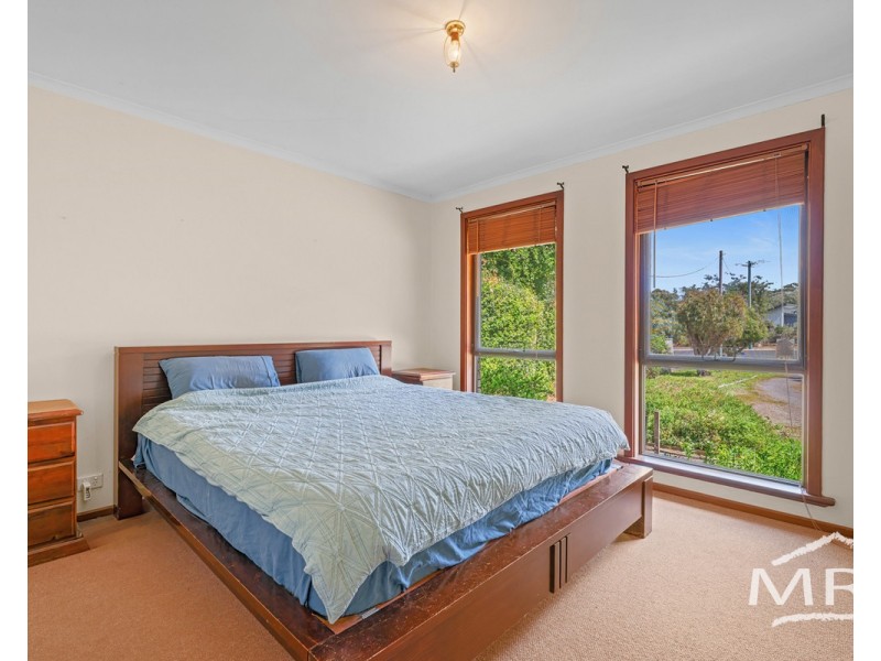 35 Queen Street, Little Grove WA 6330