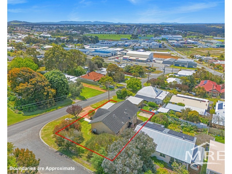12 Johnston Street, Mount Melville WA 6330