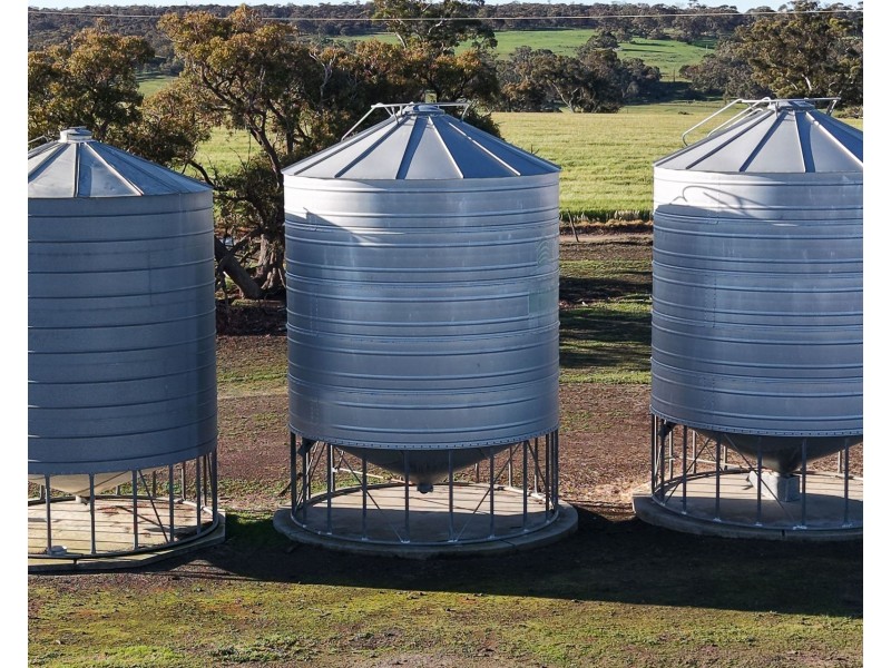 594 Knight Road, Porongurup WA 6324