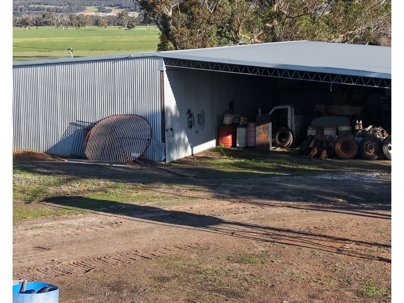 594 Knight Road, Porongurup WA 6324