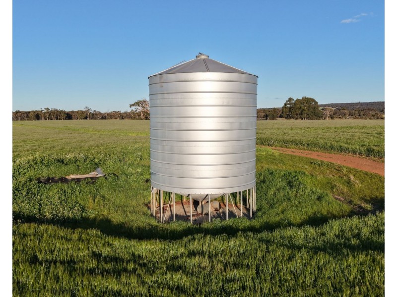 491 Knight Road, Porongurup WA 6324