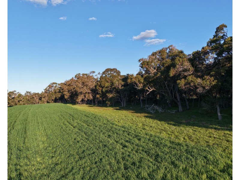 491 Knight Road, Porongurup WA 6324