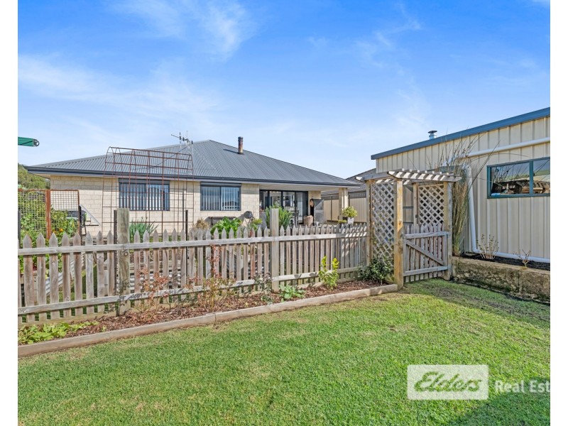 12 Pluto Rise, Mckail WA 6330