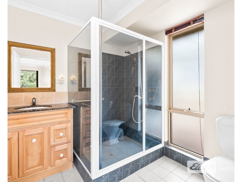 5 Vivian Crescent, Lockyer WA 6330